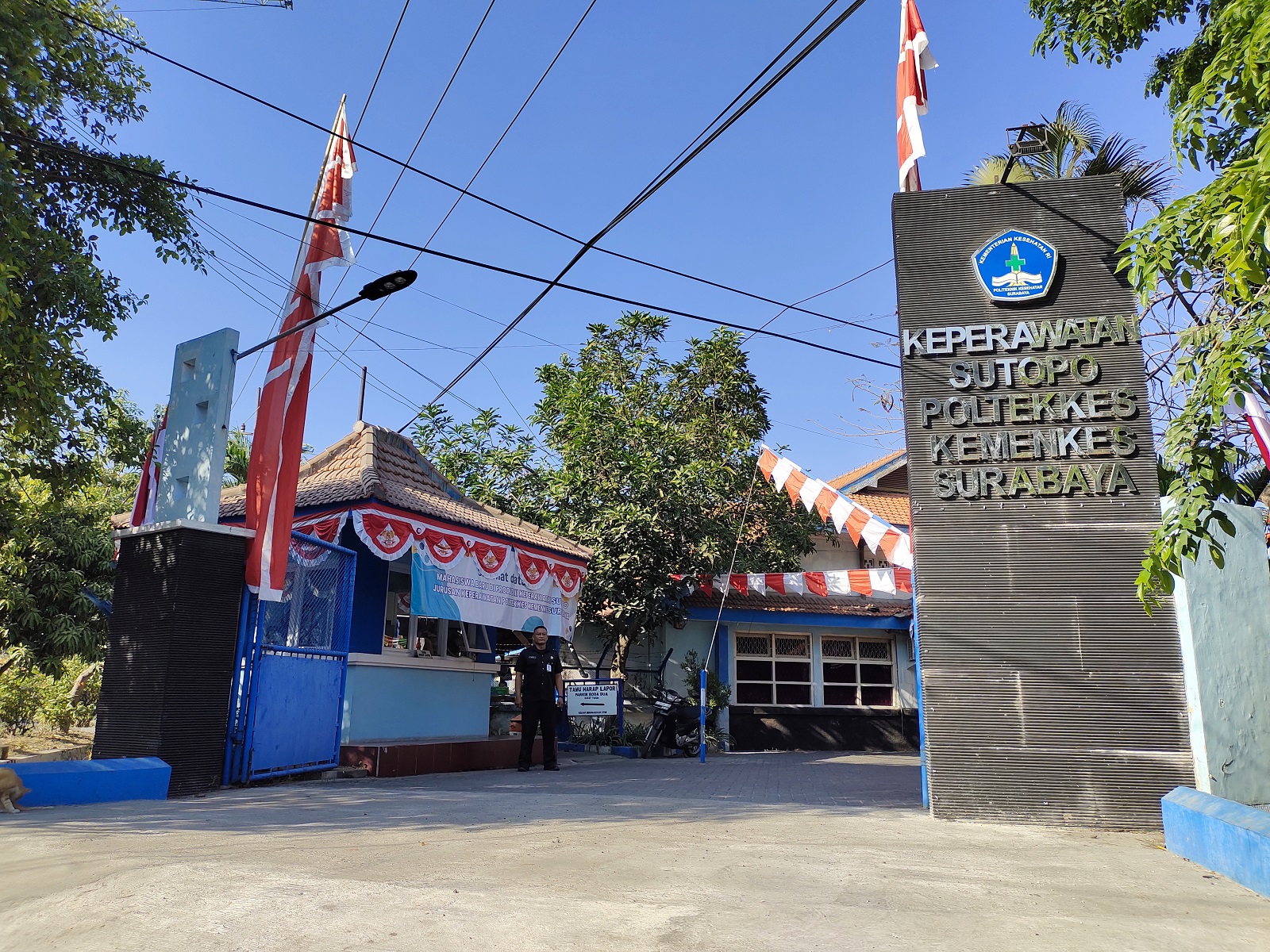 kampus kesehatan di Surabaya